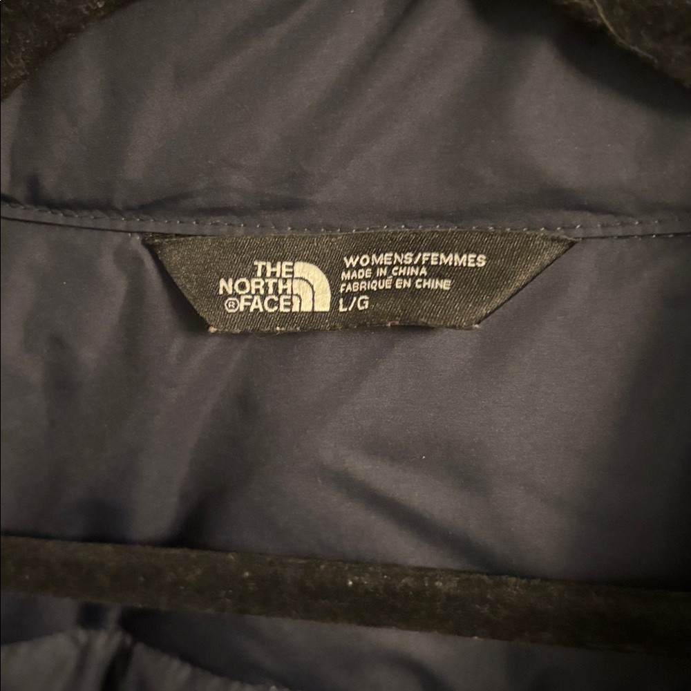 Gorgeous lightweight North Face puffer size Large women’s - Picture 2 of 8